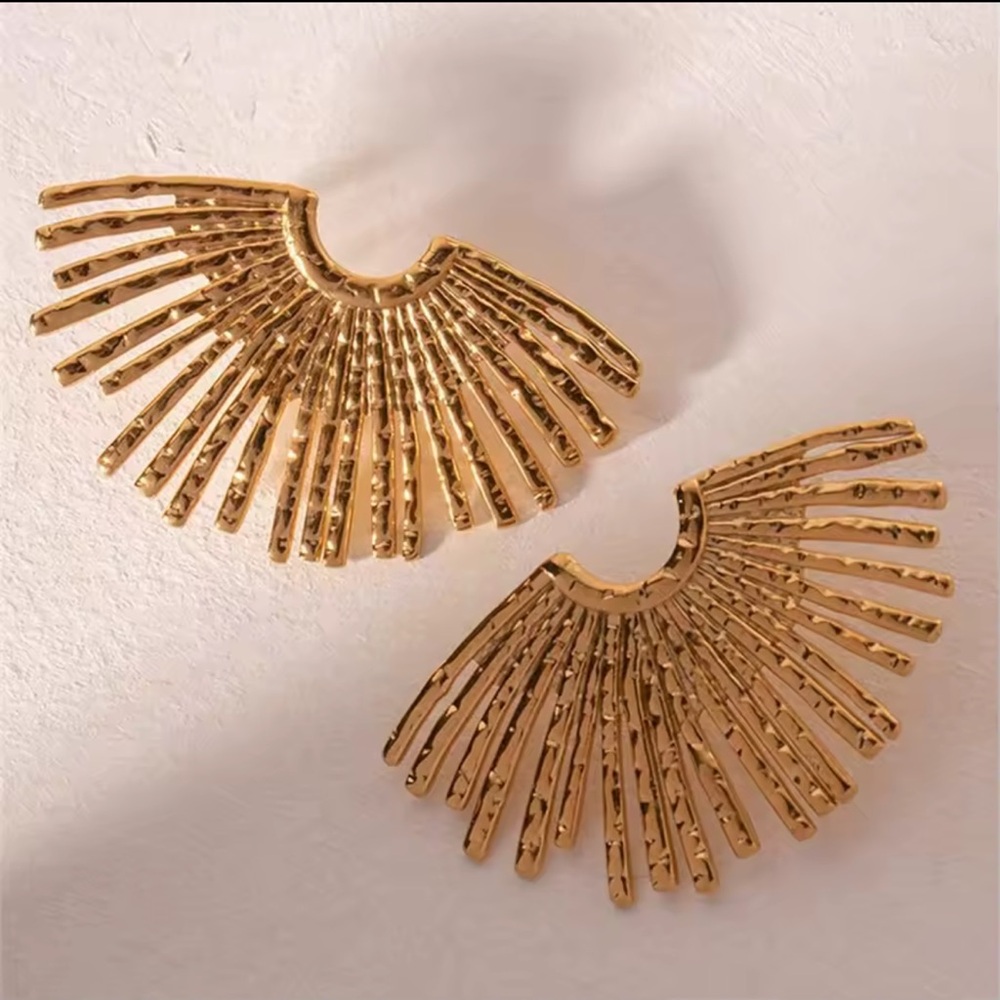 Gold Vintage Fan Leaf Earrings – Bold Statement Studs - Picture 4 of 4